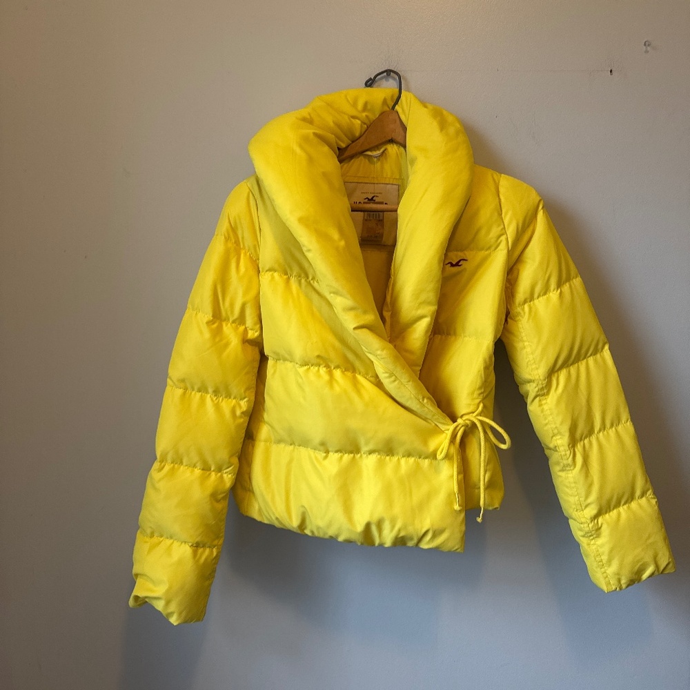 Hollister wrap front puffer jacket